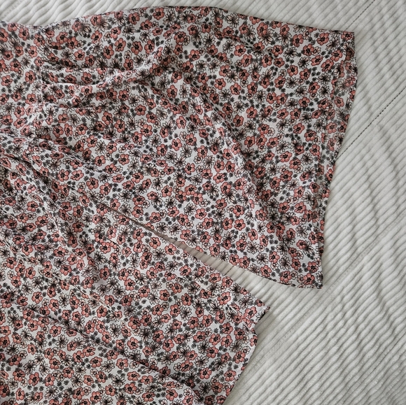 Torrid Floral Print Women's Top Size 2 - Picture 7 of 7